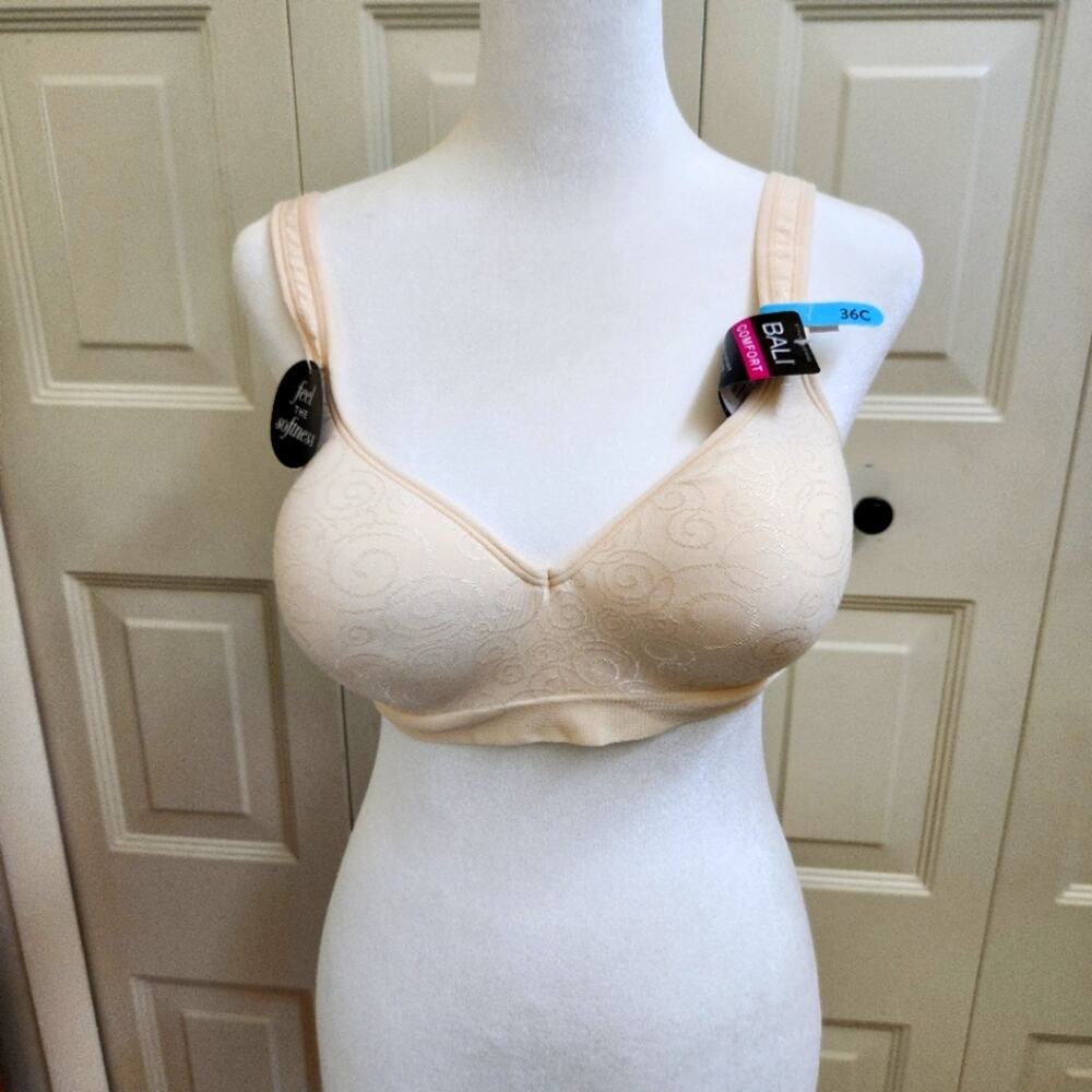 New Bali Comfort Revolution Wirefree Bra Size 36C Beige Swirl
